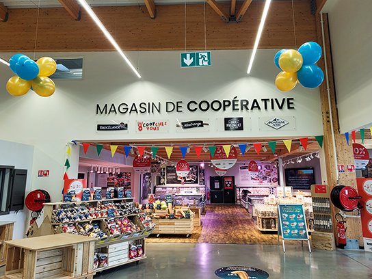 Le magasin de Coopérative à Lamballe décorée pour l'occasion